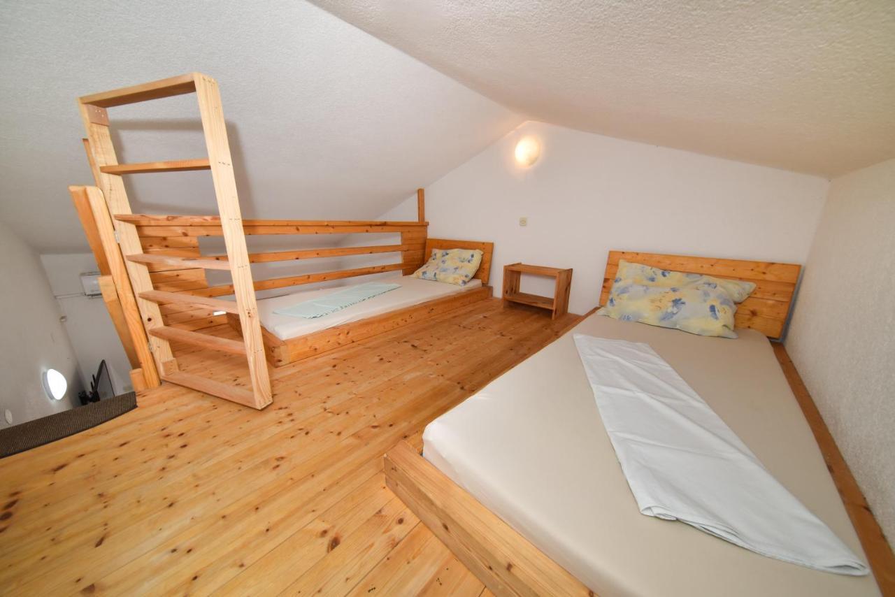 Apartments Zrakic ザトン エクステリア 写真